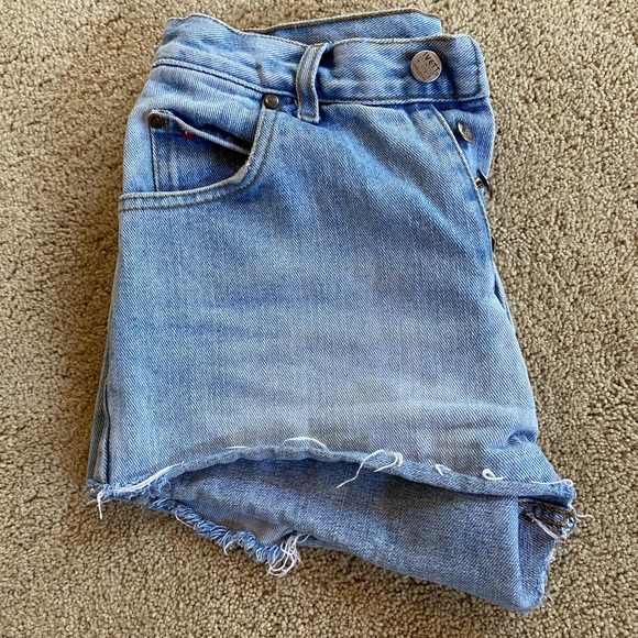 Cute cut-off shorts - Picture 3 of 4